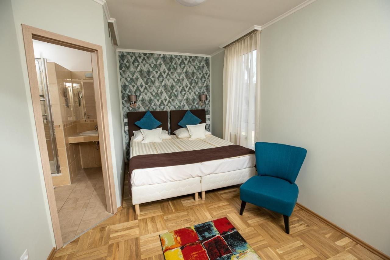 Dom Hotel Szeged Esterno foto